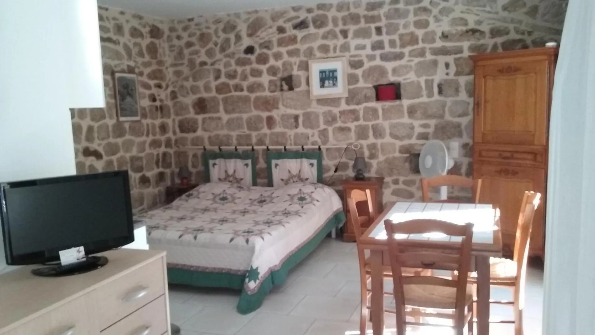 Gites Mas De La Musardiere Les Assions 0*,  France