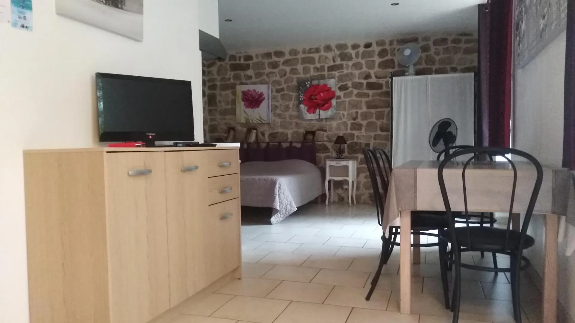 Gites Mas De La Musardiere Les Assions 0*,  France